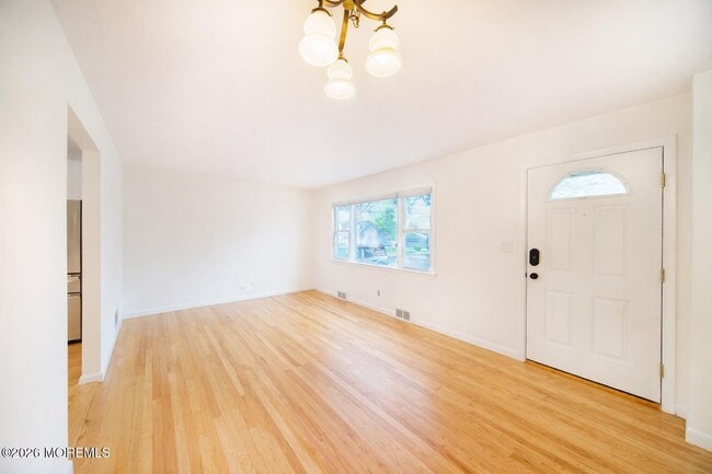 Building Photo - 32 Lake Ave