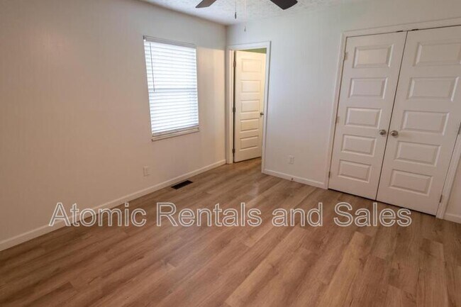 Building Photo - 716 N Whispering Oak Cir