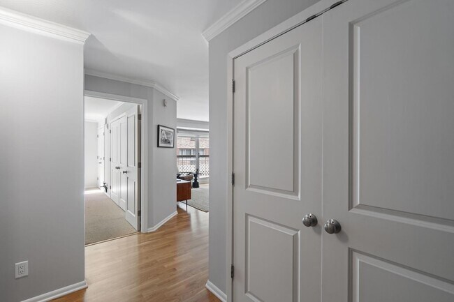 Building Photo - 2885 Knox Ave S