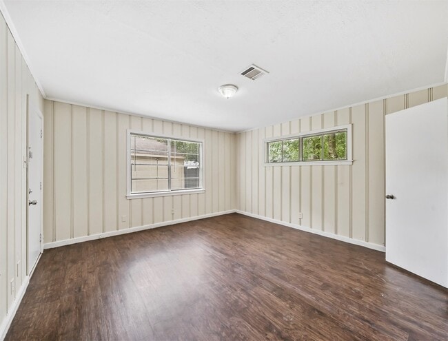 Building Photo - 1413 3rd Ave N