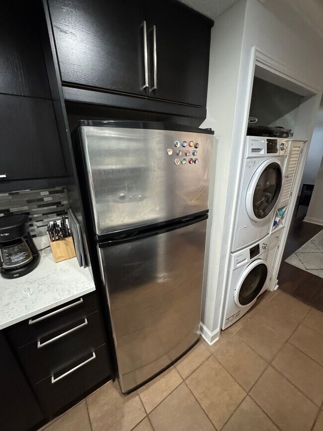 Building Photo - 2 Bed/1 Bath FULLY Furnished Condo at City Heights!