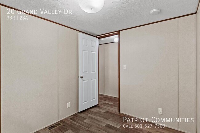 Building Photo - 20 Grand Valley Dr