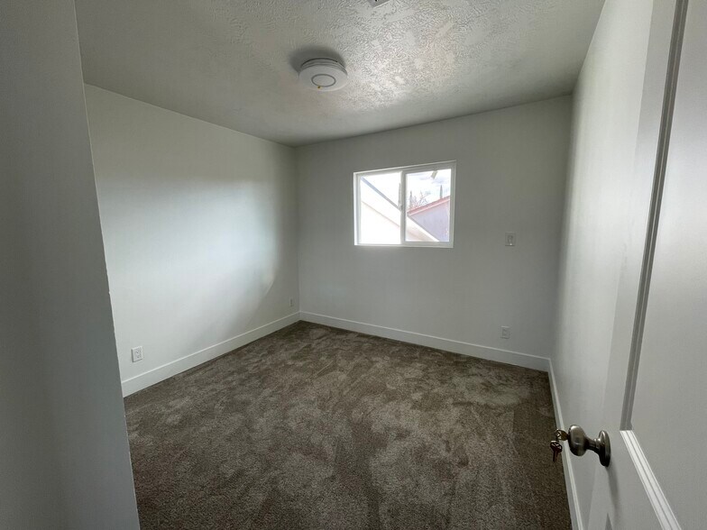 Building Photo - 175 S 400 E