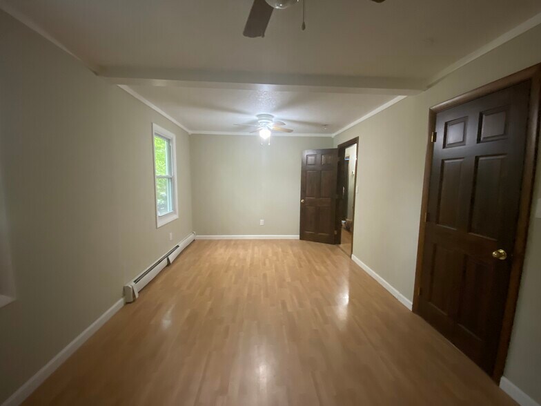 Building Photo - 748 Togus Rd