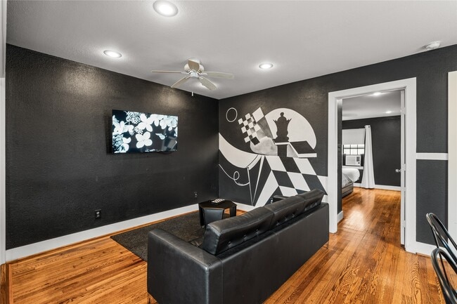 Building Photo - 3312 Greenbriar Dr