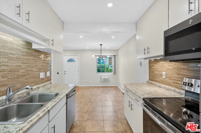 Building Photo - 394 Miraleste Dr