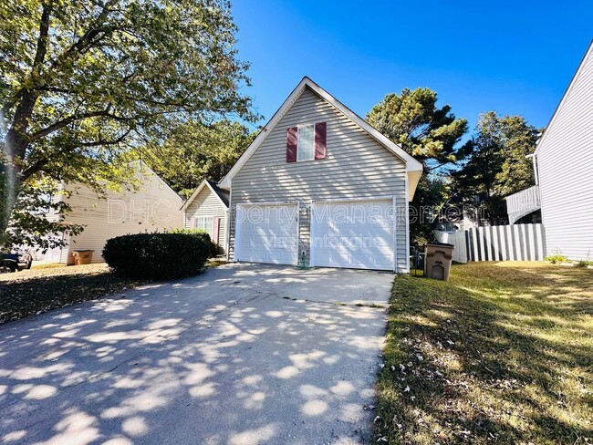Building Photo - 463 E Lake Dr