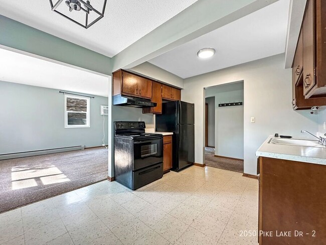 Building Photo - 2050 Pike Lake Dr