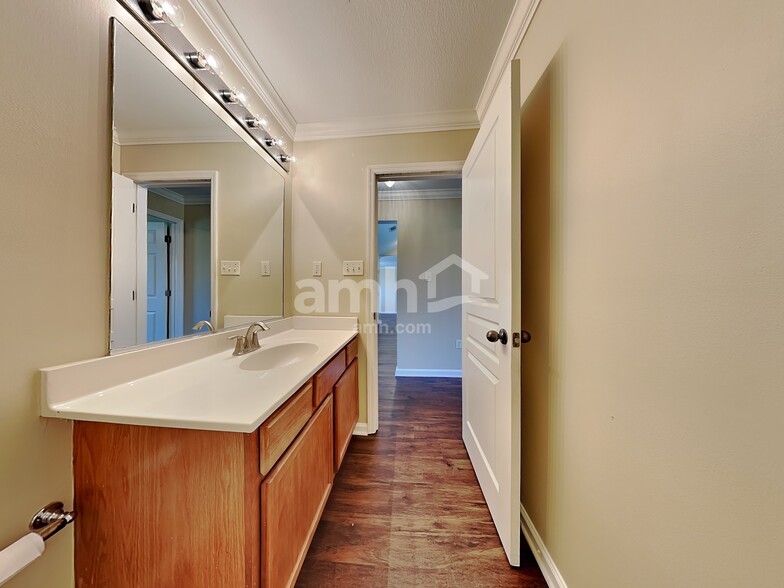 Building Photo - 2824 Ashridge Rd