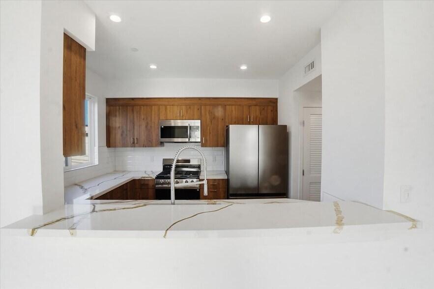 Building Photo - 1820 Prosser Ave