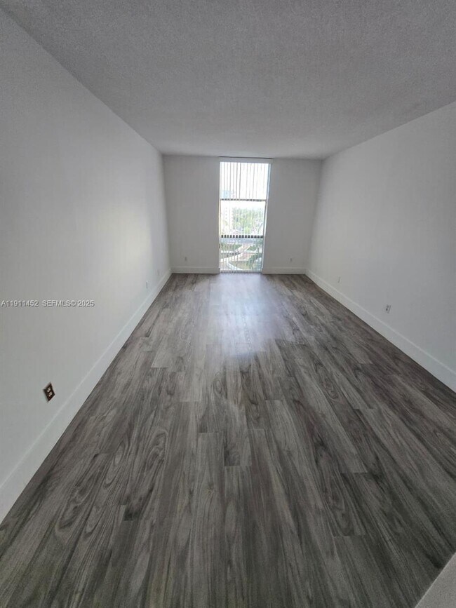 Building Photo - 13499 Biscayne Blvd