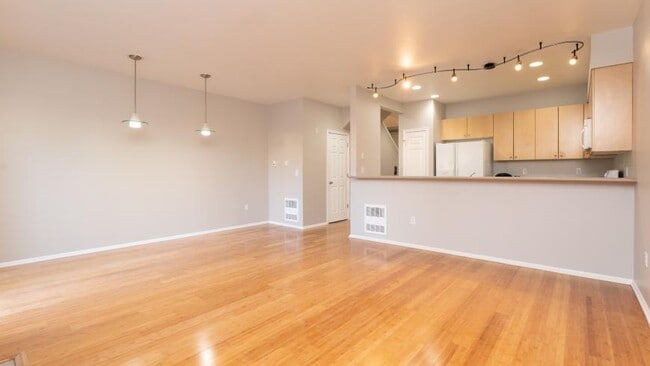 Building Photo - 2 bedroom in Renton WA 98055