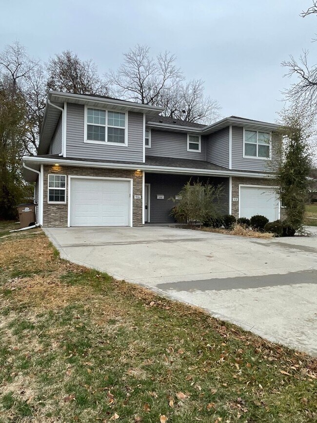 Primary Photo - 916-918 9th Street