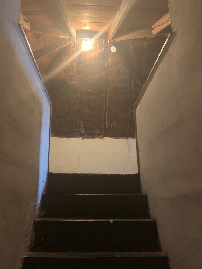 Building Photo - 2243 Sunset Ln