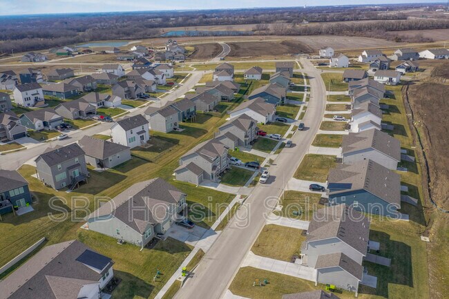 Building Photo - 27313 E Oak View Dr