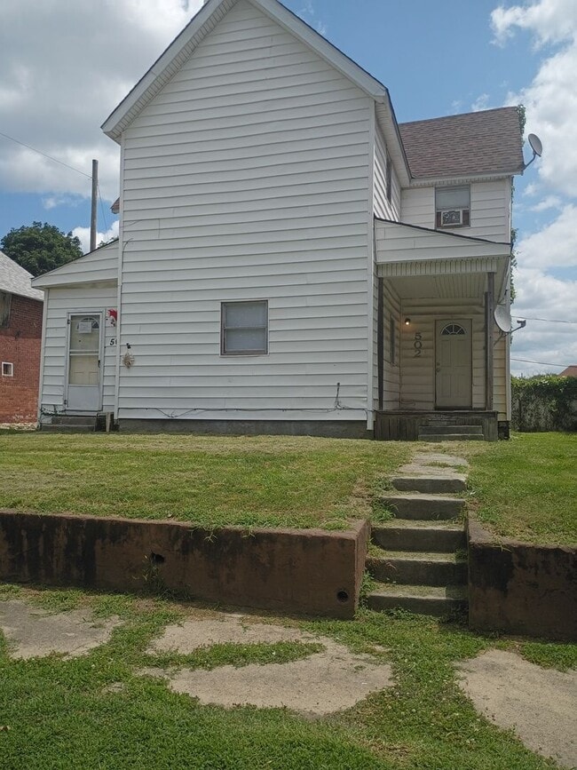 Building Photo - 502 1/2-502 1/2 S Mound St