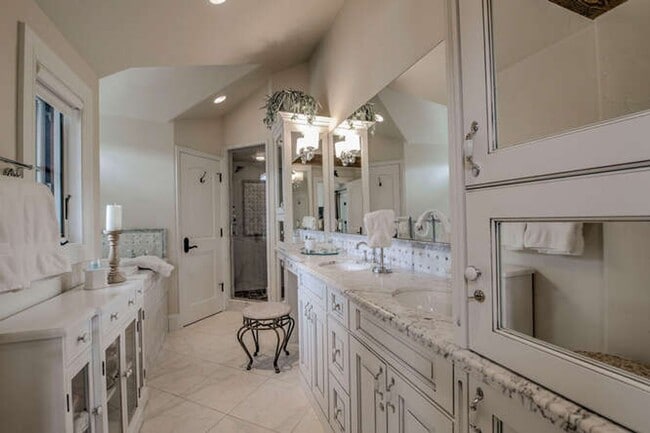 Building Photo - Winter Rental