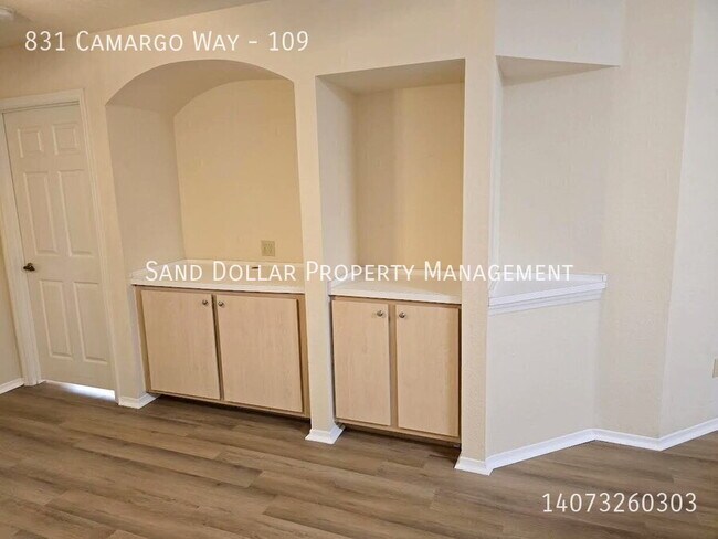 Building Photo - 831 Camargo Way