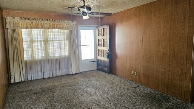 Building Photo - Featured Property