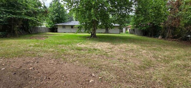 Building Photo - Tour Today! 3 Bedroom 2 Bath Single Family Home in Longview!