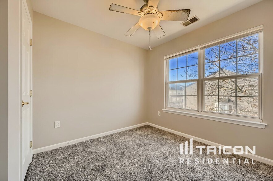 Building Photo - 8015 Apple Valley Dr