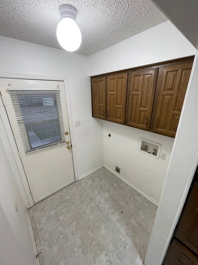 Building Photo - 924 Cottonwood Trail