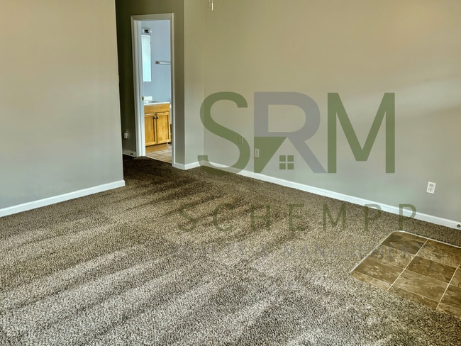 Building Photo - Large 3 bedroom/1.5 bath house in Downtown Louisville-Section 8 Accepted