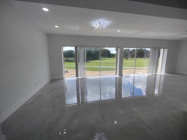 Building Photo - 5109 Banyan Ln