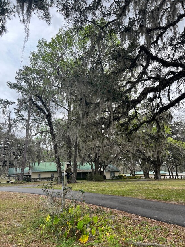 Building Photo - 4/3 Ocala HITS Stalls/RV Hook-Ups/Paddocks...