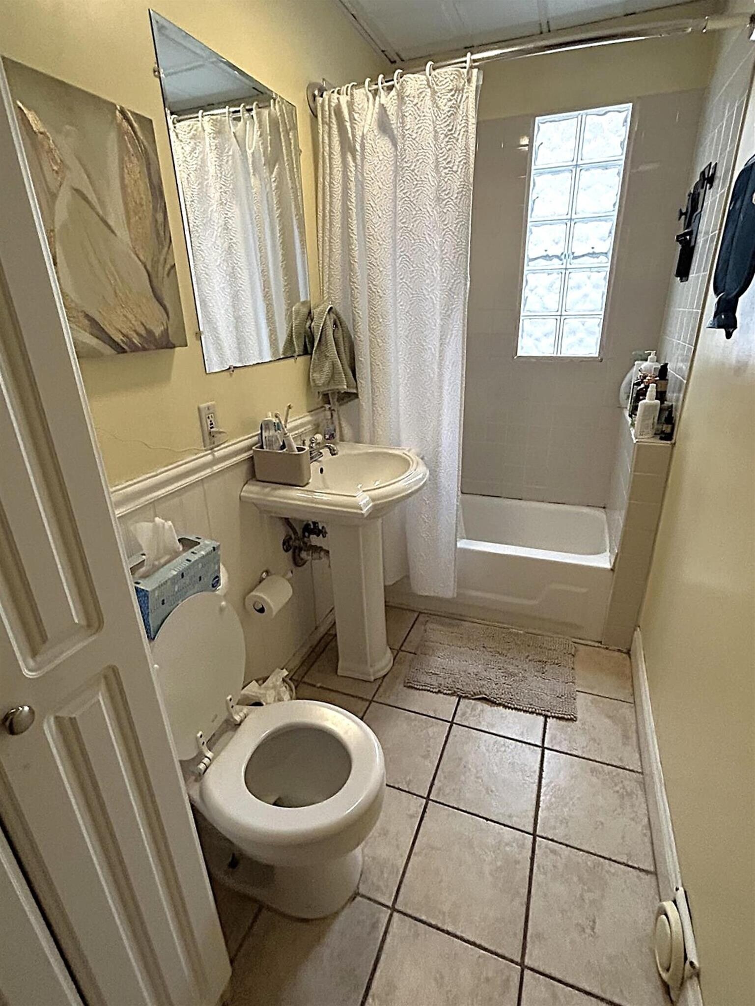 Building Photo - 578 Main St