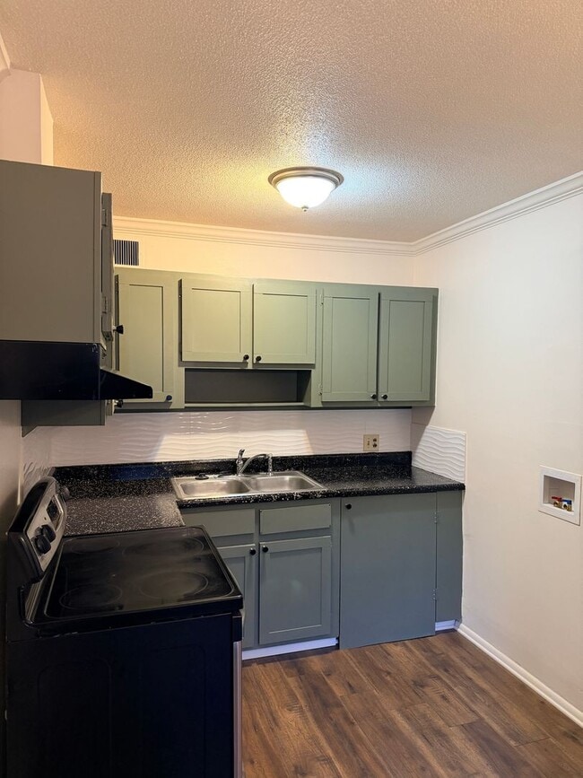 Building Photo - 3828 Country Club Rd