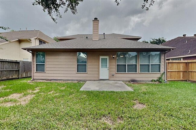 Building Photo - 9911 Goldenglade Dr