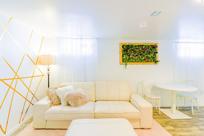 Primary Photo - 393 Geranium Ave E