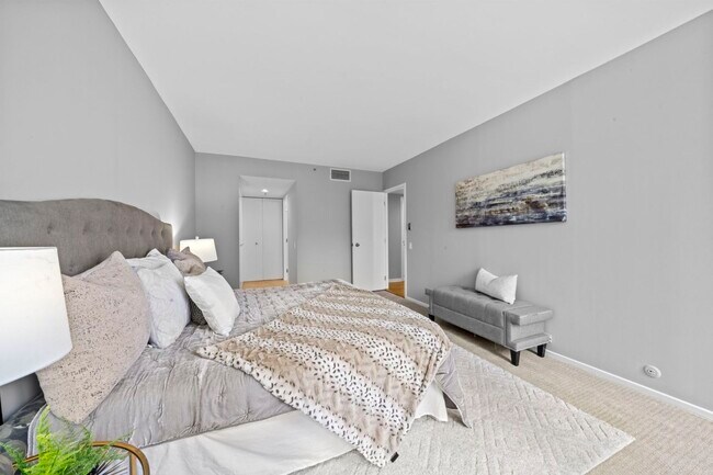 Building Photo - 400 E Ohio St