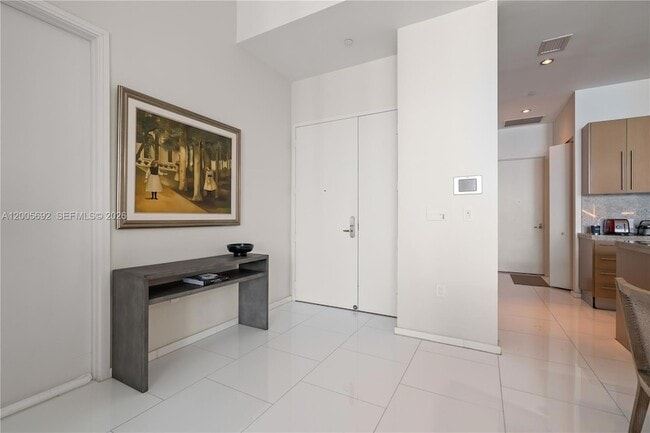 Building Photo - 900 Brickell Key Blvd