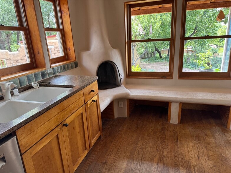 Kitchen - 1706 W Alameda St