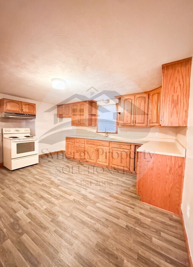 Building Photo - Ranch Home