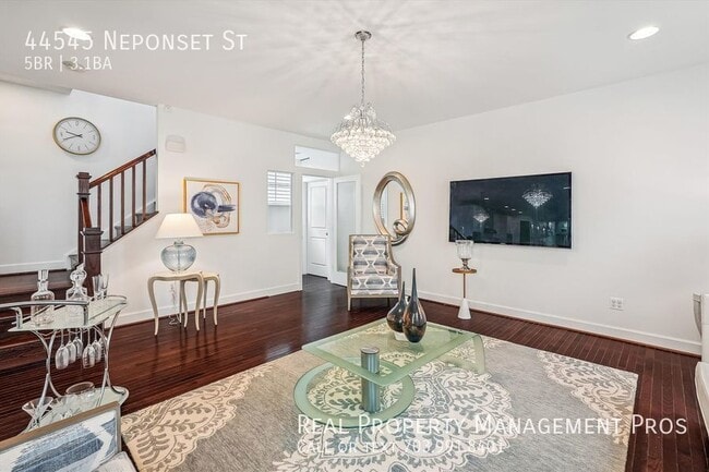 Building Photo - 44545 Neponset St