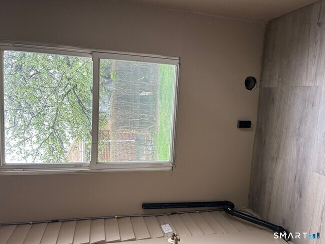 Building Photo - 82-84-84 Glendale Ave