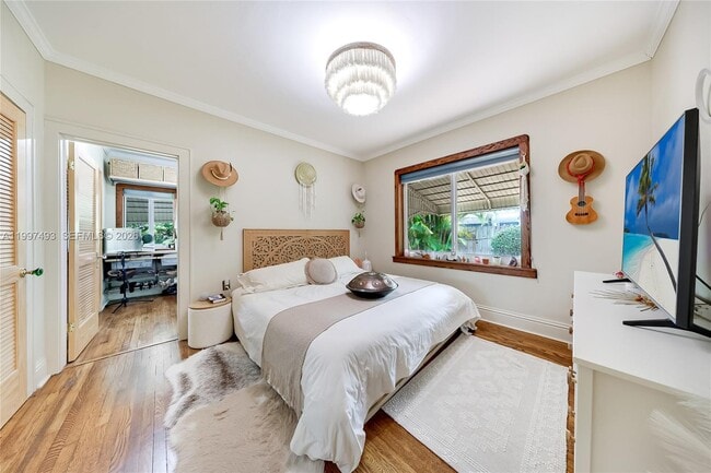 Building Photo - 521 NE 74th St