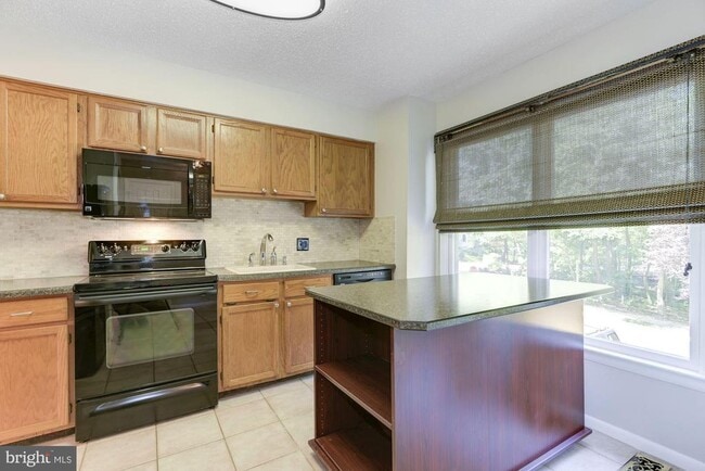 Building Photo - 1605 Oak Spring Way