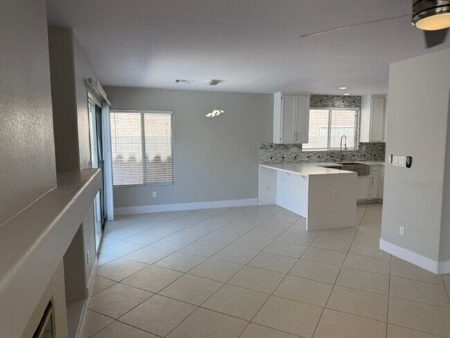 Building Photo - STUNNING & GORGEOUS 4 BED/2.5 BATH POOL HOME IN ELDORADO! *** ONLY $2,599 ***