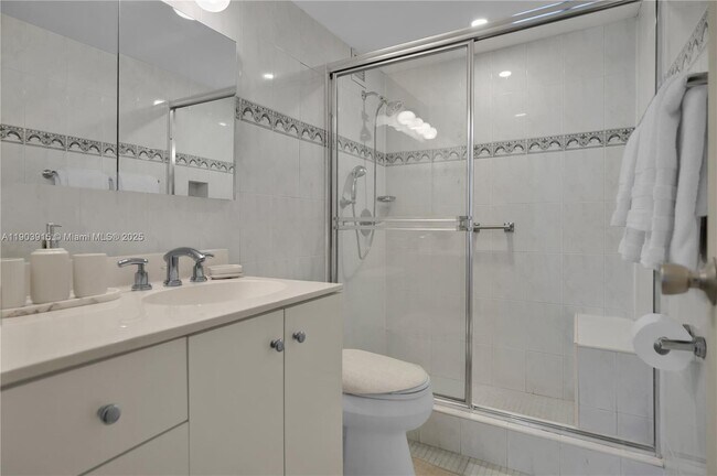 Building Photo - 4747 Collins Ave