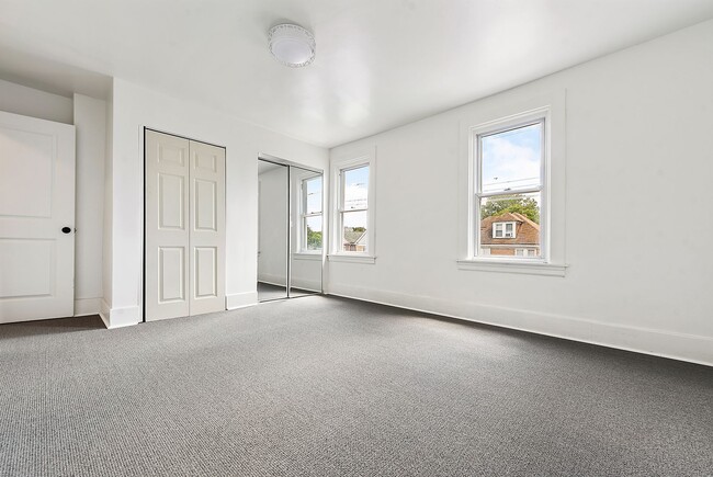 Building Photo - Remodeled 2 bedroom with backyard