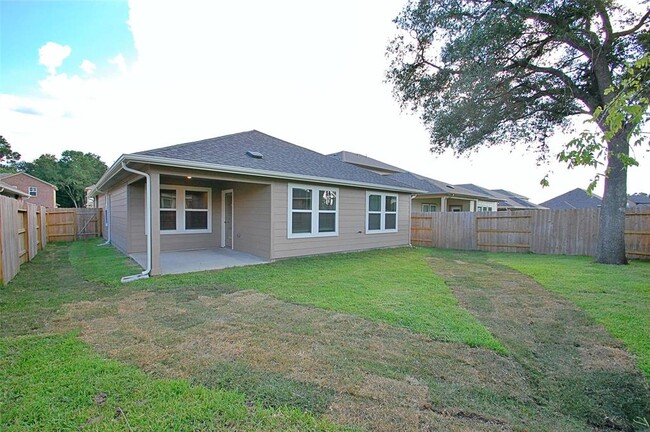 Building Photo - 12900 S Winding Pines