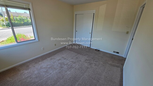 Building Photo - Spacious West Side Petaluma Home for Rent