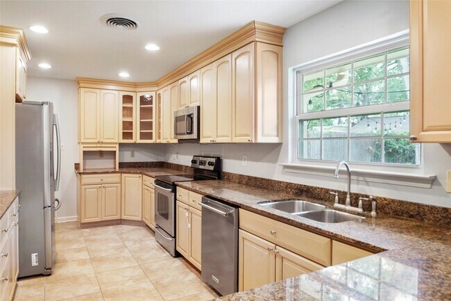 Building Photo - 10502 Timberwood Dr