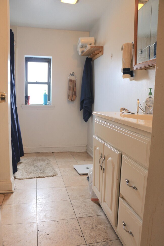 Building Photo - 405 Washington St