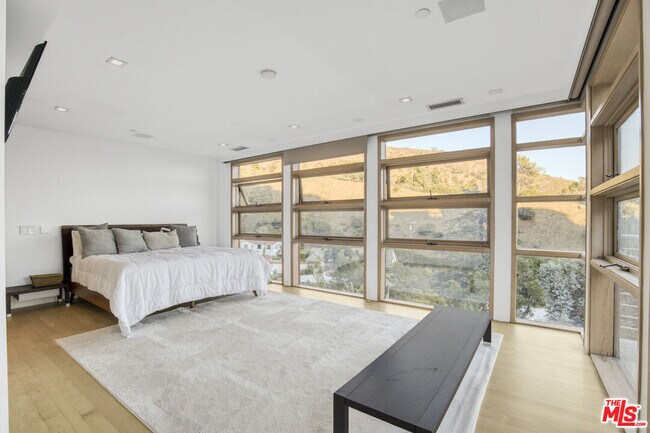 Building Photo - 1929 N Curson Ave