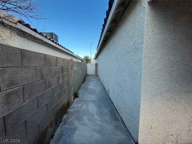 Building Photo - 3657 Lucky Horseshoe Ct